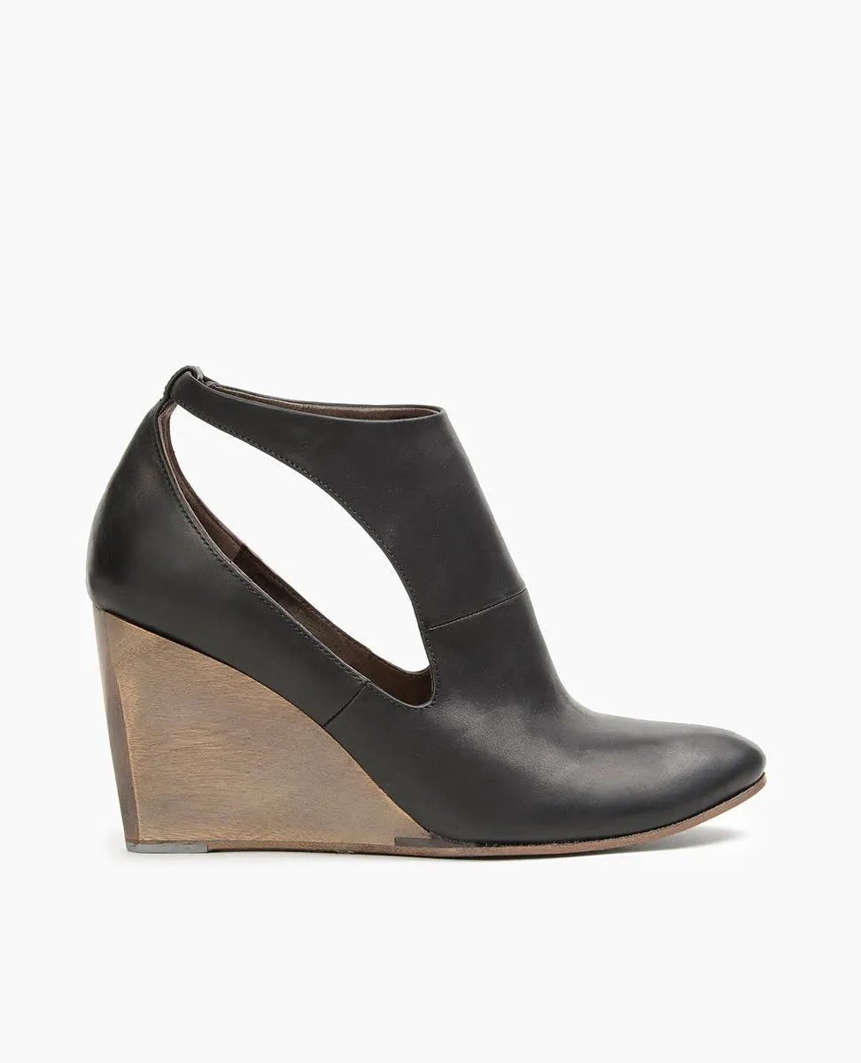 Warehouse Sale - Jory Wedge Black Leather